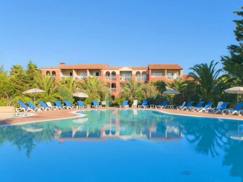 Aparthotel Pierre & Le Hameau De La Pinede 3*