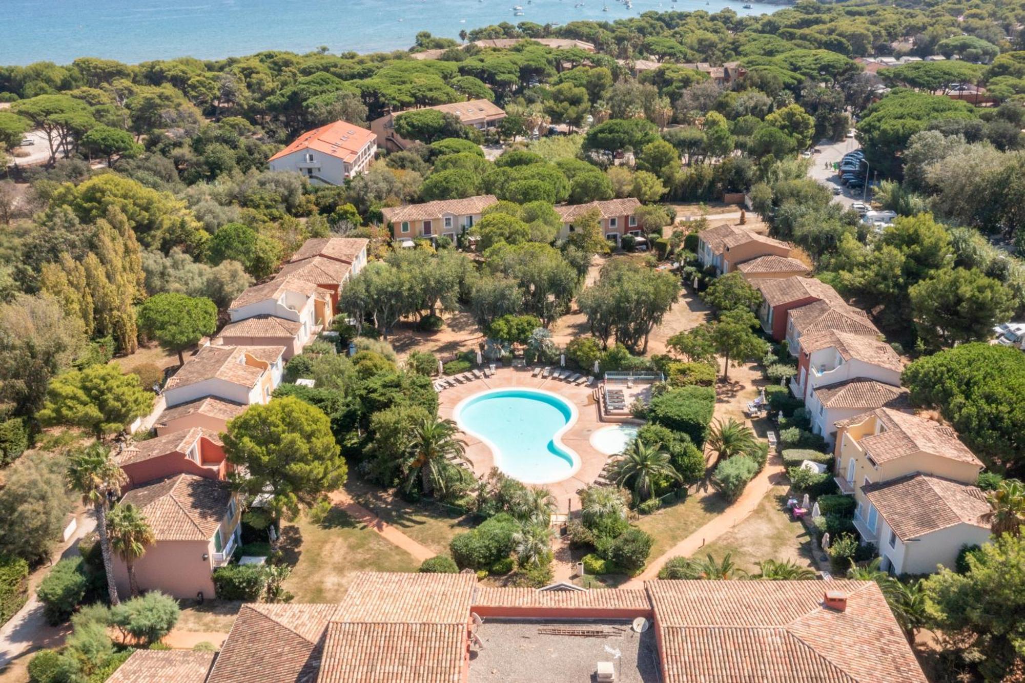 Pierre & Le Hameau De La Pinede Aparthotel Hyères