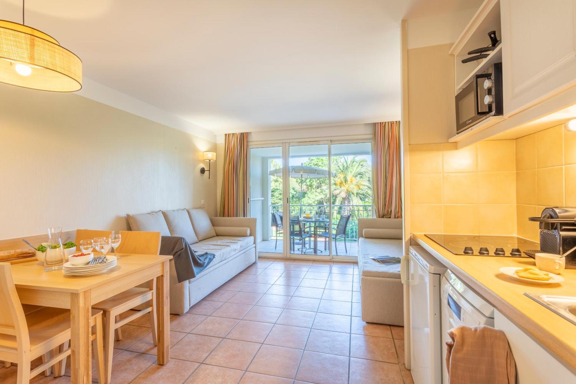 Aparthotel Pierre & Le Hameau De La Pinede Hyères