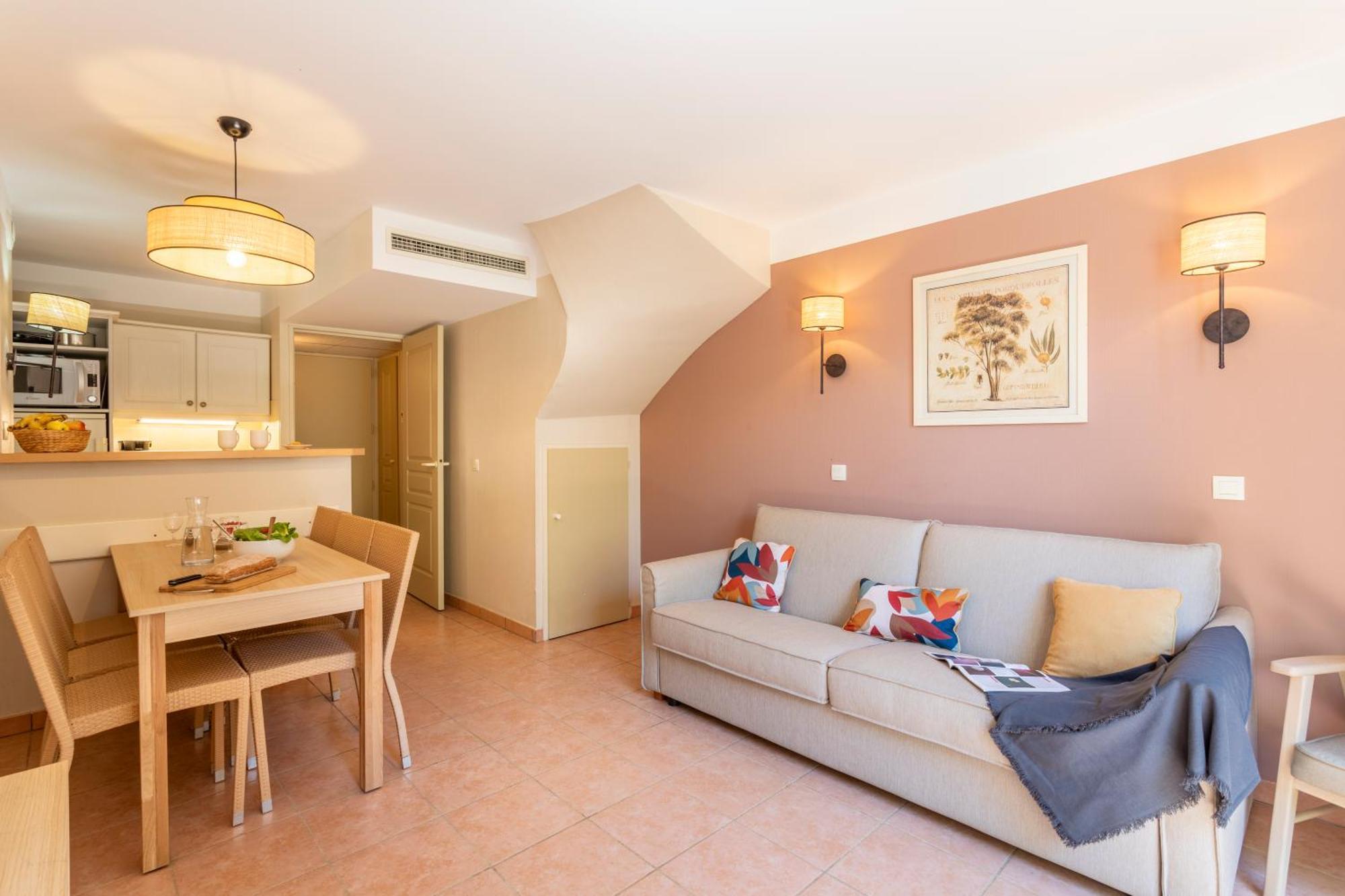 Pierre & Le Hameau De La Pinede 3* Hyères