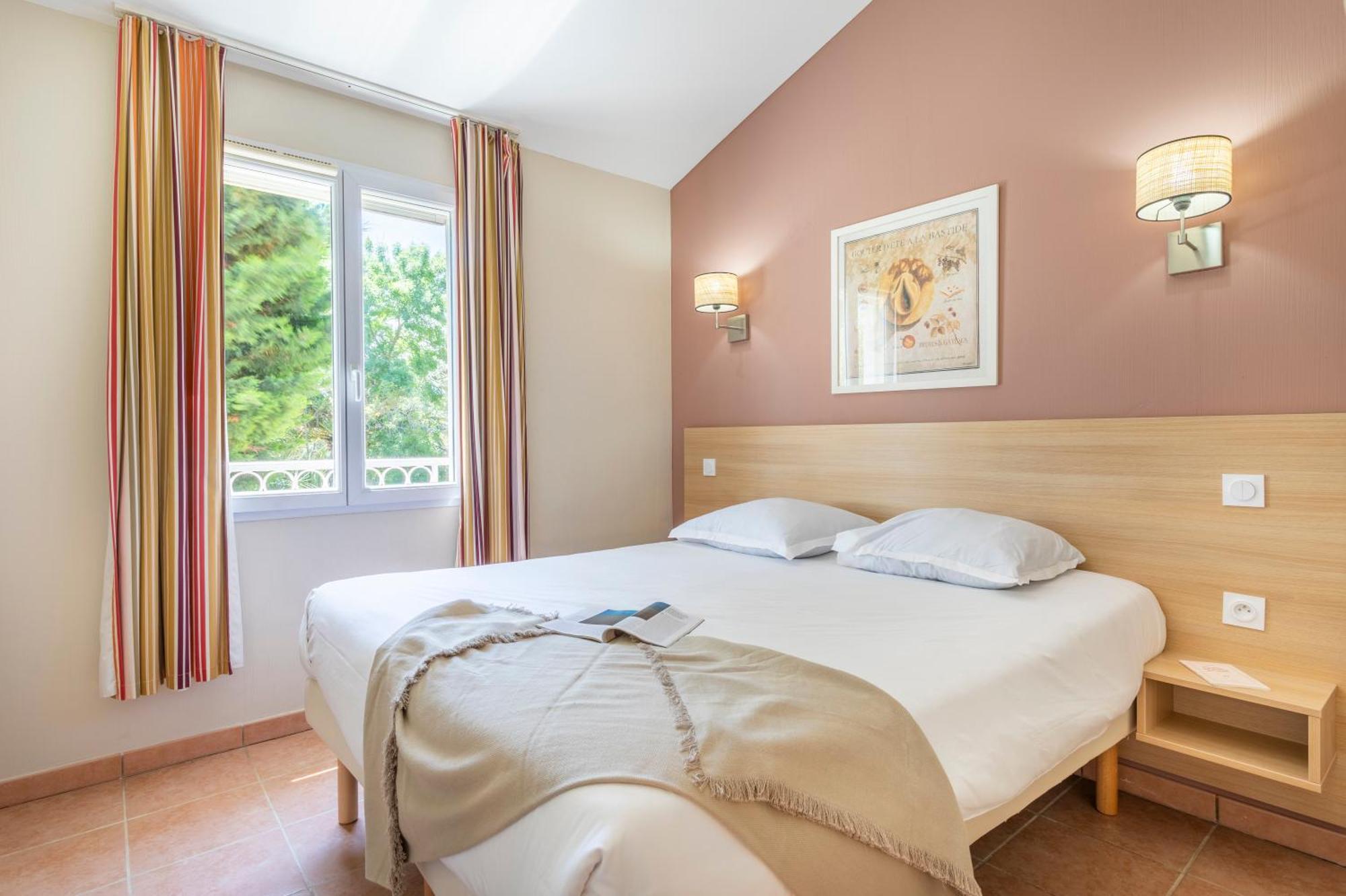 Pierre & Le Hameau De La Pinede Aparthotel 3*
