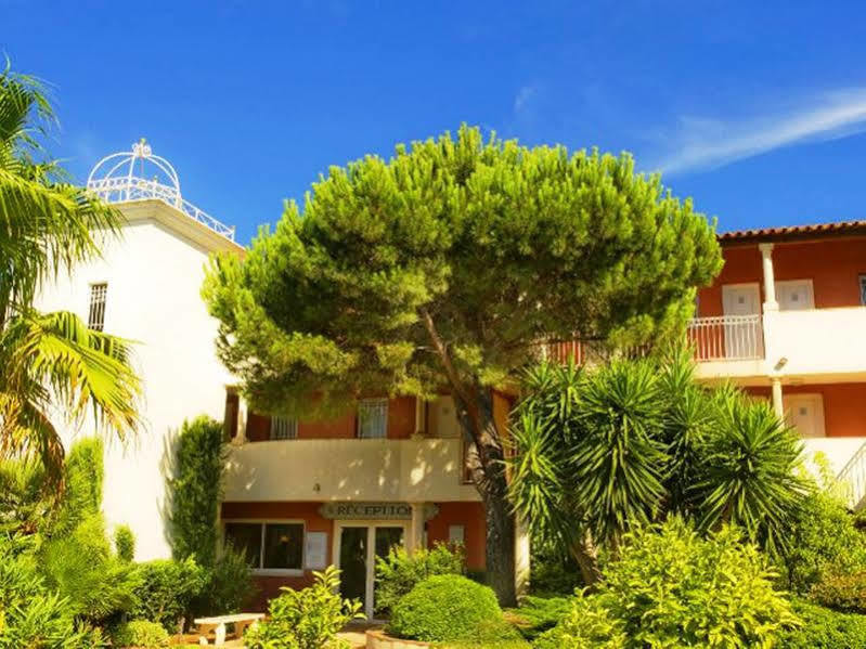 Pierre & Le Hameau De La Pinede 3*