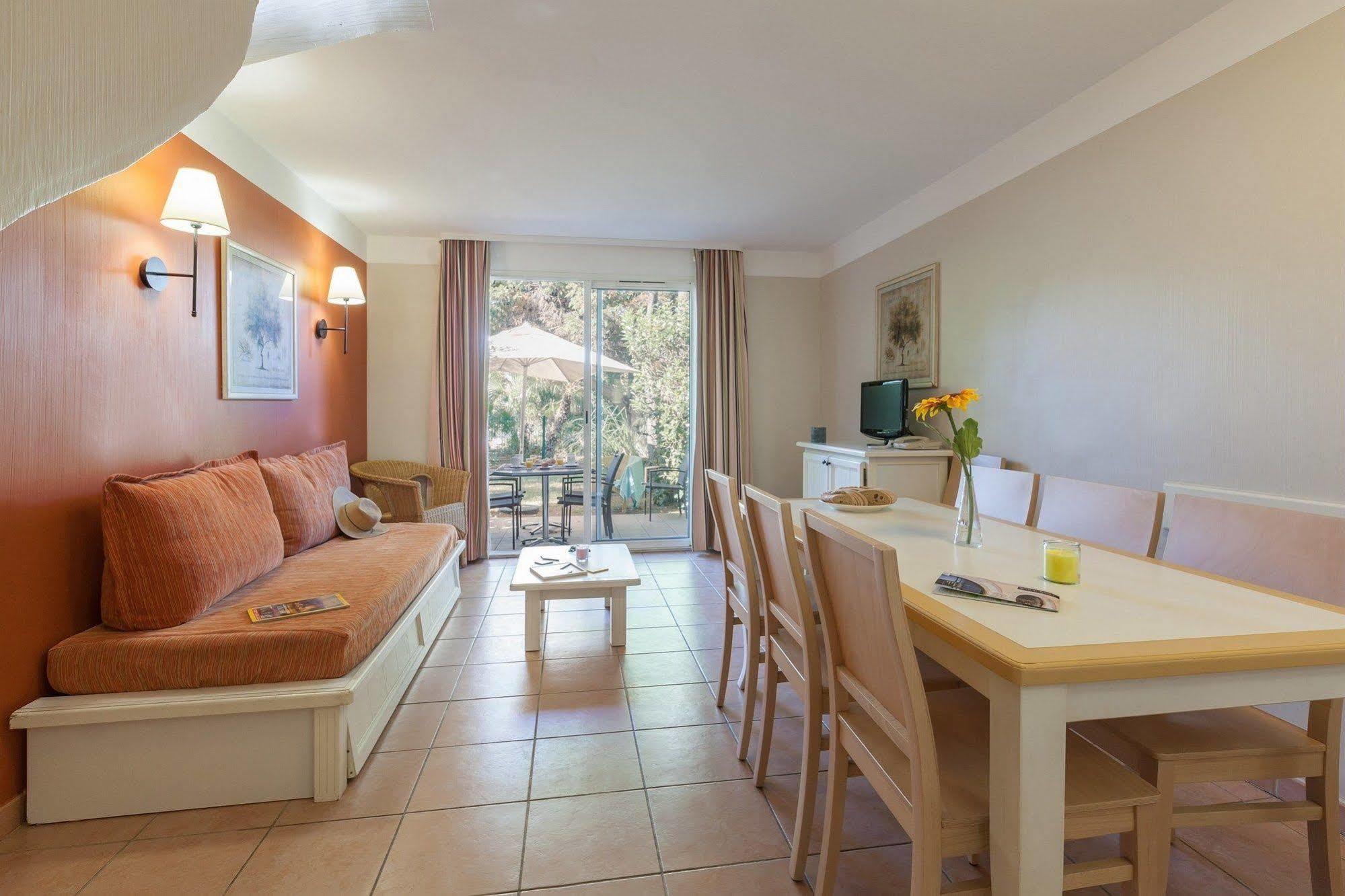 Pierre & Le Hameau De La Pinede Aparthotel Hyères