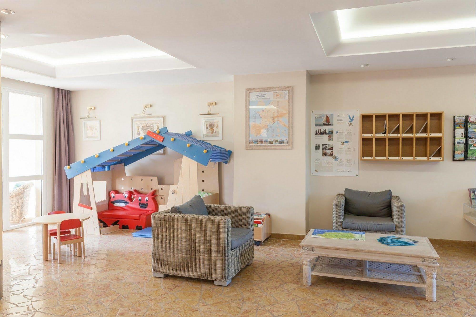 Aparthotel Pierre & Le Hameau De La Pinede 3*