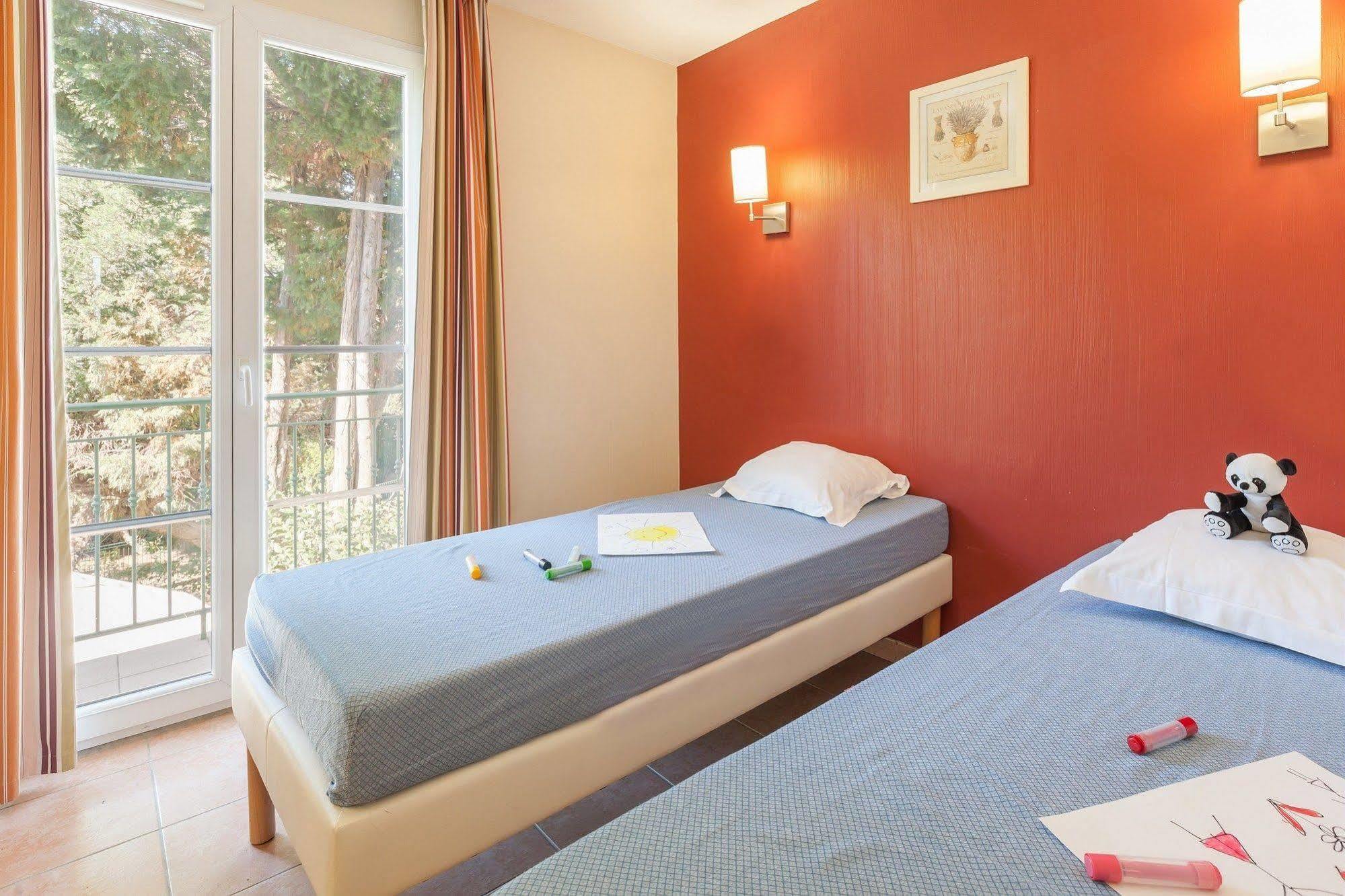 Pierre & Le Hameau De La Pinede Aparthotel 3*